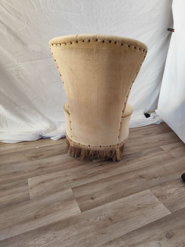 Sillón descalzador antiguo terciopelo beige