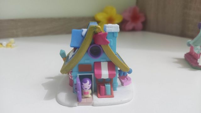 Cubo infinito y casitas miniatura