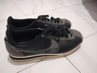 Zapatillas Nike Negras y Grises