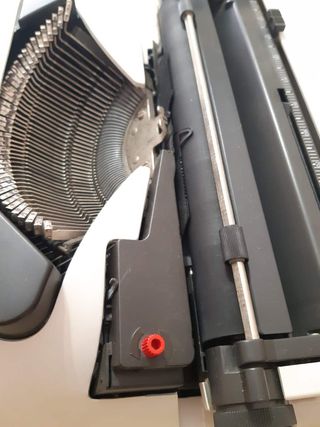 Maquina de escribir Olivetti Lettera 12 Antigua