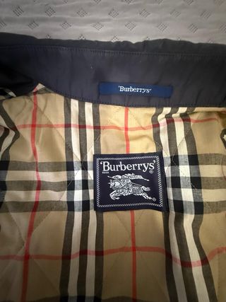 Chaqueta Burberry gris oscuro tipo gabardina