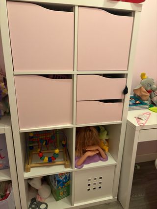 Estantería Kallax rosa y blanca