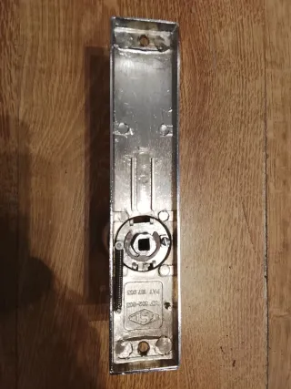Pomo de puerta cromado