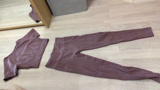 Conjunto deportivo camiseta y leggins