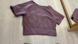 Conjunto deportivo camiseta y leggins