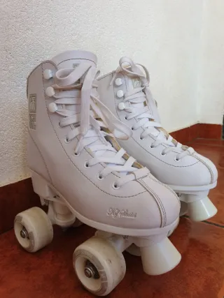 Patines blancos para patinaje artístico