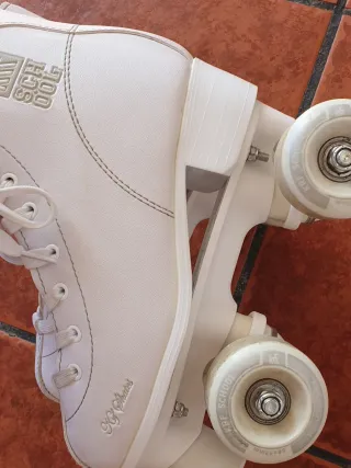 Patines blancos para patinaje artístico