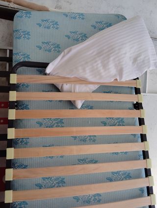 Cama 90cm con somier de madera