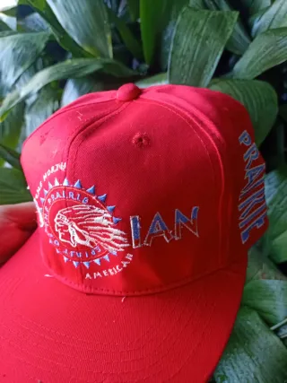Gorra Roja Estampada