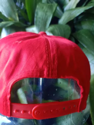 Gorra Roja Estampada