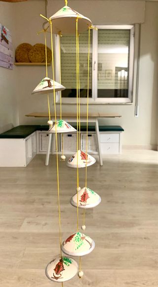 Campane vietnamite dipinte a mano