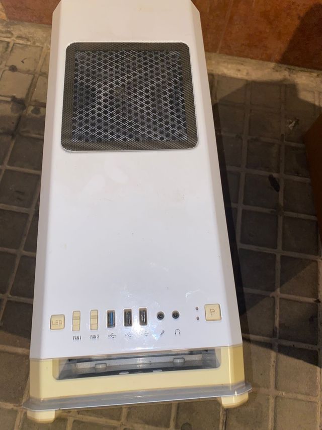 Torre de ordenado sin placa 