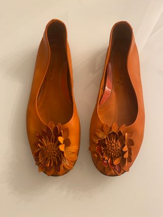 Ballerine in pelle con fiore arancioni