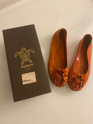 Ballerine in pelle con fiore arancioni