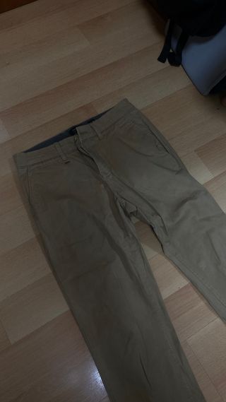Pantalón chino marrón