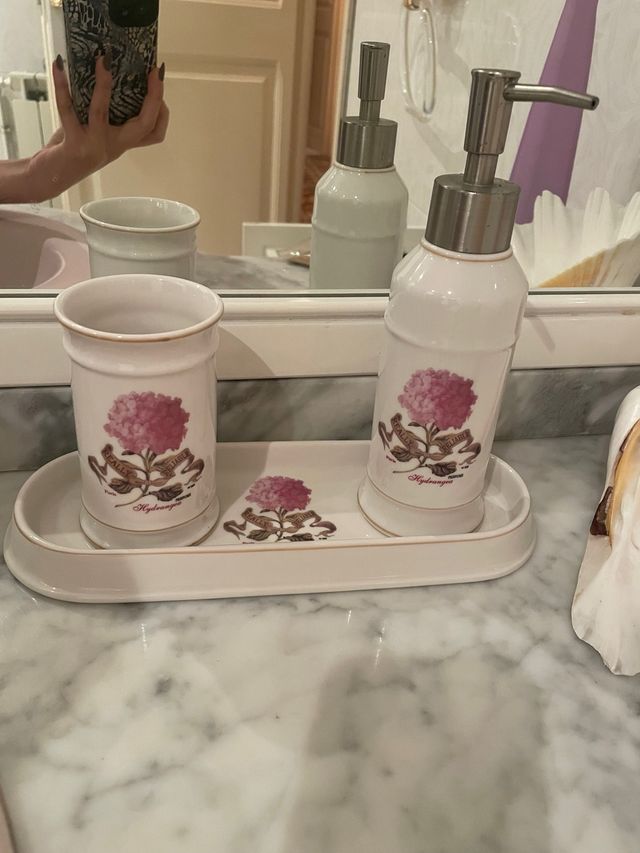 Set de baño con diseño de flor