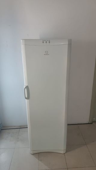 Congelador Indesit con garantía 
