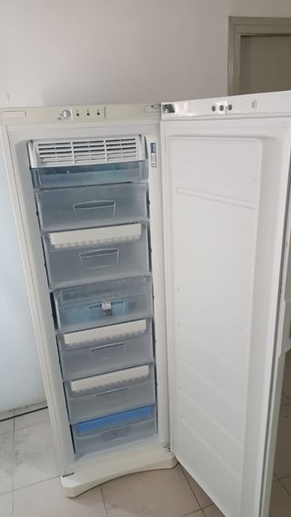 Congelador Indesit con garantía 
