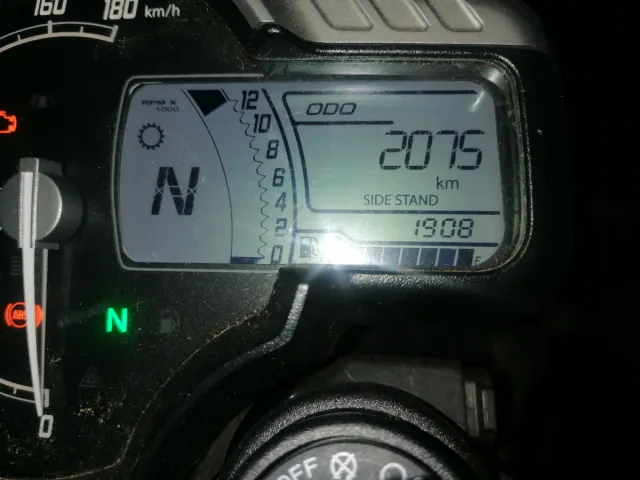 Moto Triumph Negra Semi Nueva