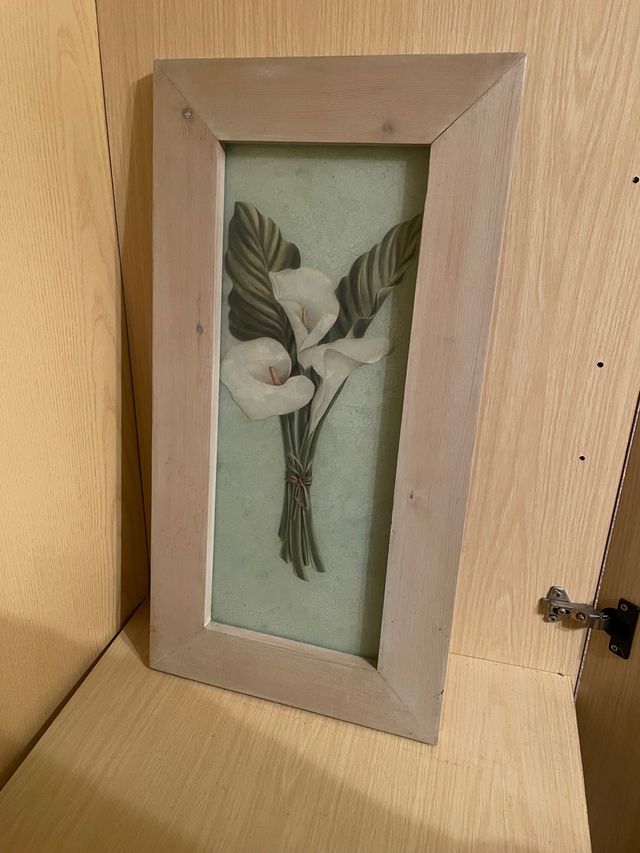 Cuadro flores blancas marco madera