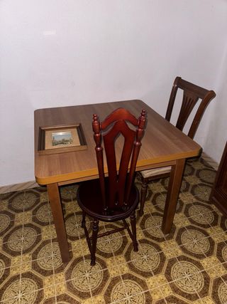 Mesa y 2 Sillas de Comedor Madera