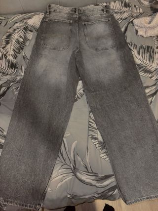 Pantalón Bershka ancho tiro alto gris