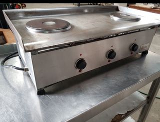 Plancha Eléctrica + 2 Quemadores
