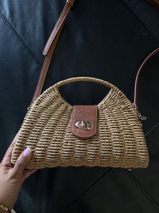 Bolso de paja con asa y correa