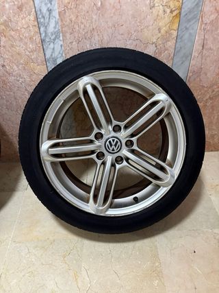 Llantas 225/45 R17 con gomas
