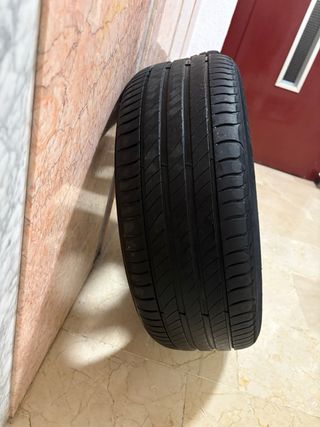 Llantas 225/45 R17 con gomas