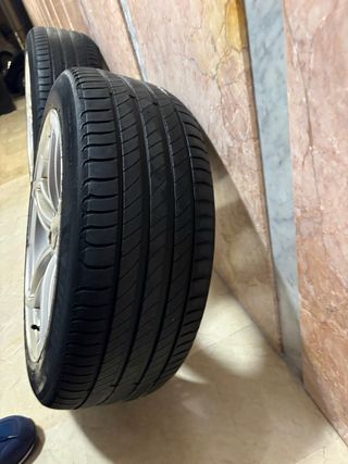 Llantas 225/45 R17 con gomas