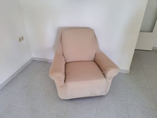 Sillón de tela beige