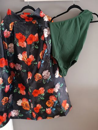 Conjunto falda larga floral y body verde