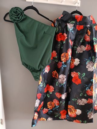Conjunto falda larga floral y body verde