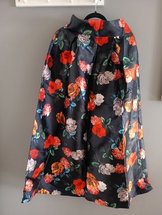Conjunto falda larga floral y body verde