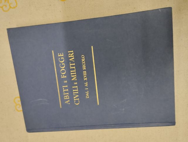 Abiti e fogge civili e militari libro importante