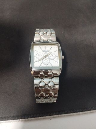 Reloj Quartz plateado y blanco