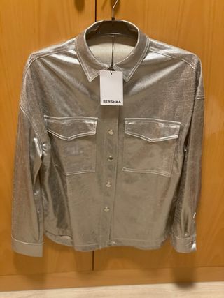 Sobrecamisa oversize Bershka plateada