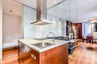 Cocina completa con isla y electrodomésticos