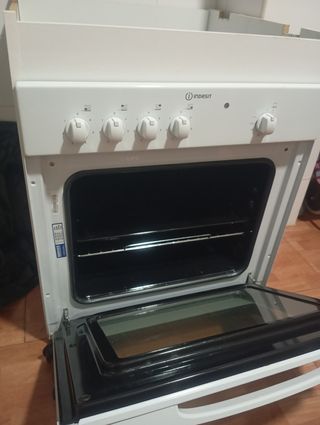 Horno Indesit vitrocerámica nuevo