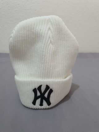Gorro blanco con logo NY