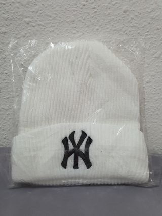 Gorro blanco con logo NY