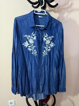 Camisa vaquera azul bordada T38