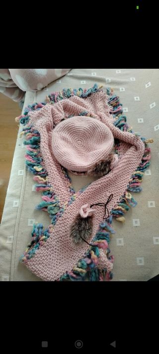 Conjunto Gorro y Bufanda Rosa con Flecos