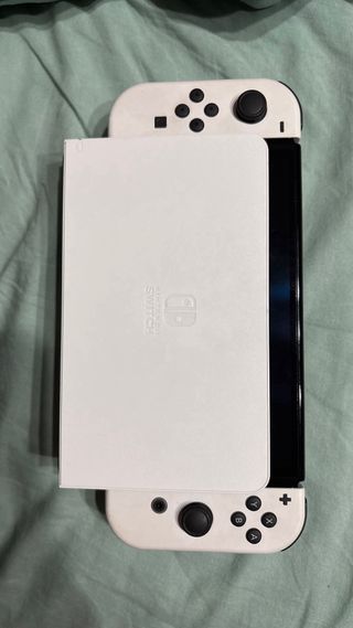 Nintendo Switch OLED + Mario Kart 8 Deluxe