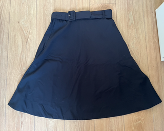 Falda midi negra con cinturón de h&m