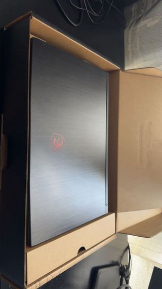 Ordenador MSI Negro con Logo Rojo