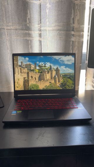 Ordenador MSI Negro con Logo Rojo
