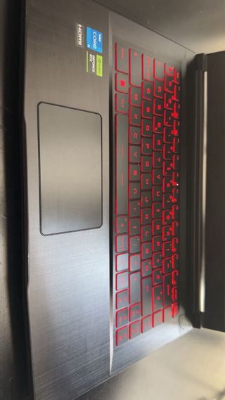 Ordenador MSI Negro con Logo Rojo