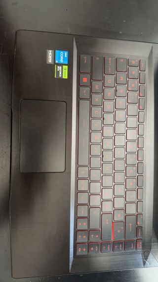 Ordenador MSI Negro con Logo Rojo